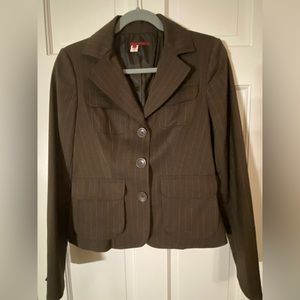 Tapemeasure brown 3-button blazer, size 6.